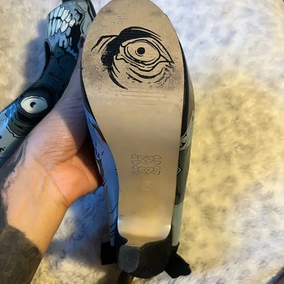 IRON FIST ZOMBIE PUMPS - Picture 4 of 6